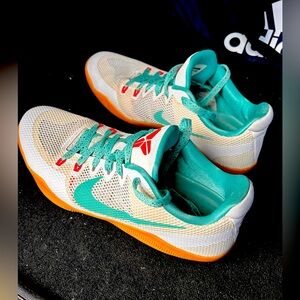 Kobe Elite 11 Lows - Summer (custom lace swap) used. NEW ARE GOING FOR 2,000$